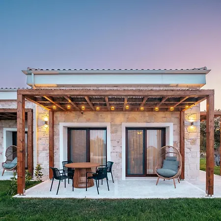 Three Stone Case de vacanță