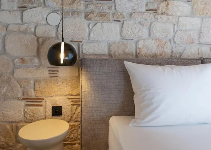 Three Stone * Afytos