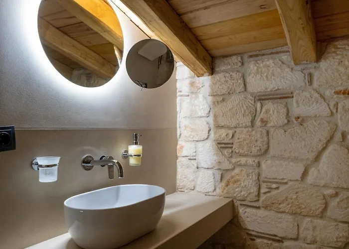 Three Stone Case de vacanță