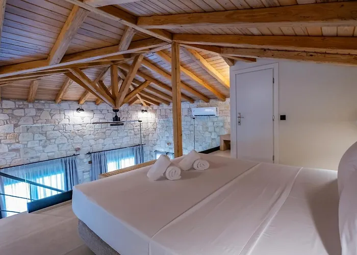 Three Stone Case de vacanță