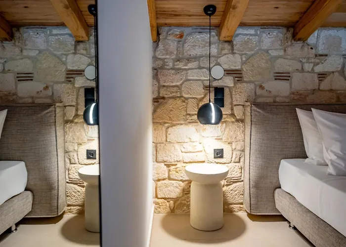 Three Stone * Afytos