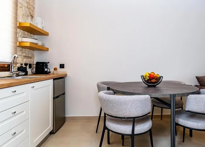 Three Stone Case de vacanță