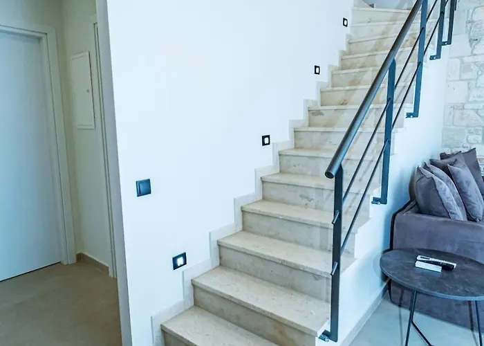 Three Stone Case de vacanță