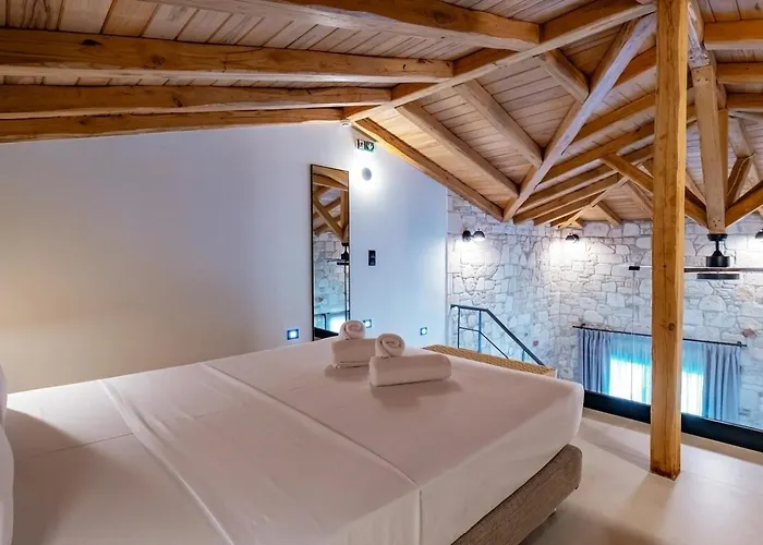 Three Stone * Afytos