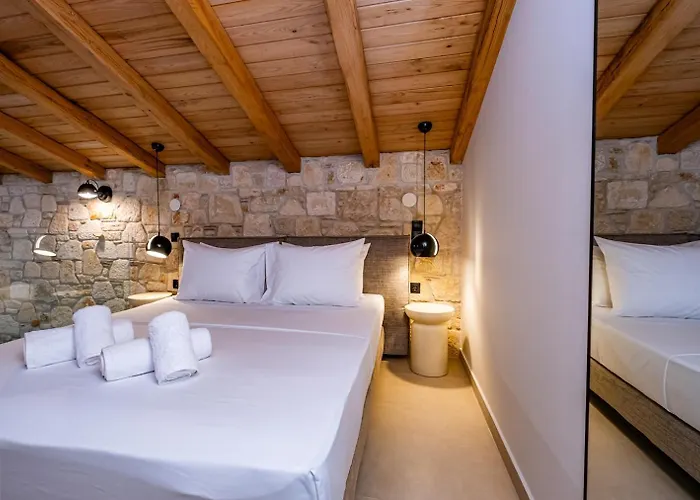 Three Stone * Afytos