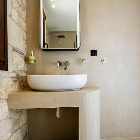 Three Stone 아피토스