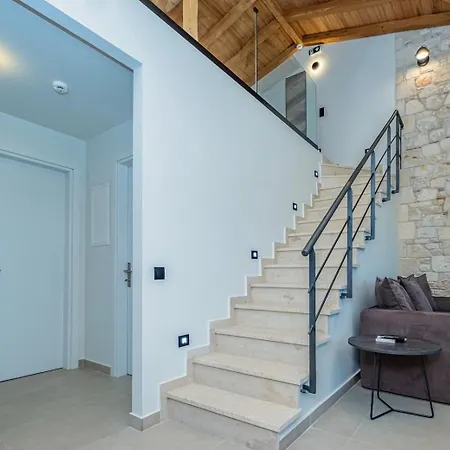 펜션 Three Stone 아피토스