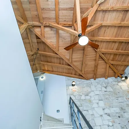 펜션 Three Stone 아피토스