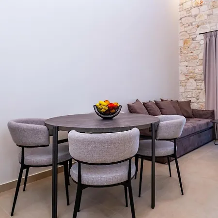 펜션 Three Stone 아피토스